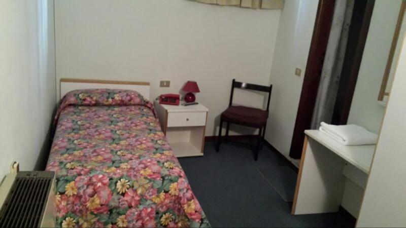 Hotel Primavera Desenzano del Garda Cameră foto